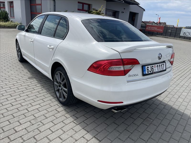 Škoda Superb 2,0 TDi 103kw Elegance Facelif - fotka 3 z 36