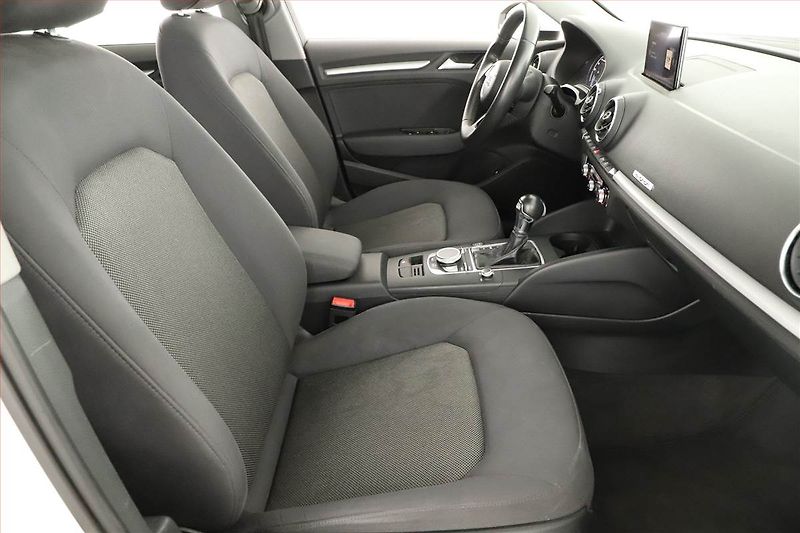 Audi A3 (2017) e-tron, Automat, Navi - fotka 7 z 21