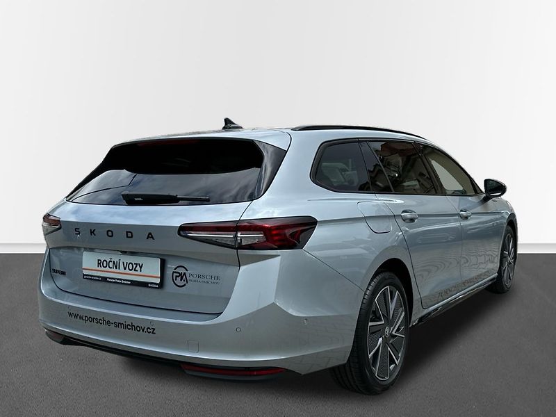 Škoda Superb Combi Sportline 2,0 TDI 110kW - fotka 2 z 17