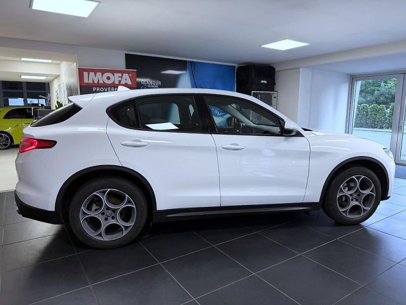 Alfa Romeo Stelvio (2017) 2.2 JTD 180k AT8 ZF Q4 4x4 Sup - fotka 4 z 19