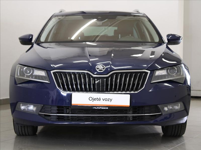 Škoda Superb 2,0 TDi 140kW 4x4 Style Plus - fotka 2 z 31