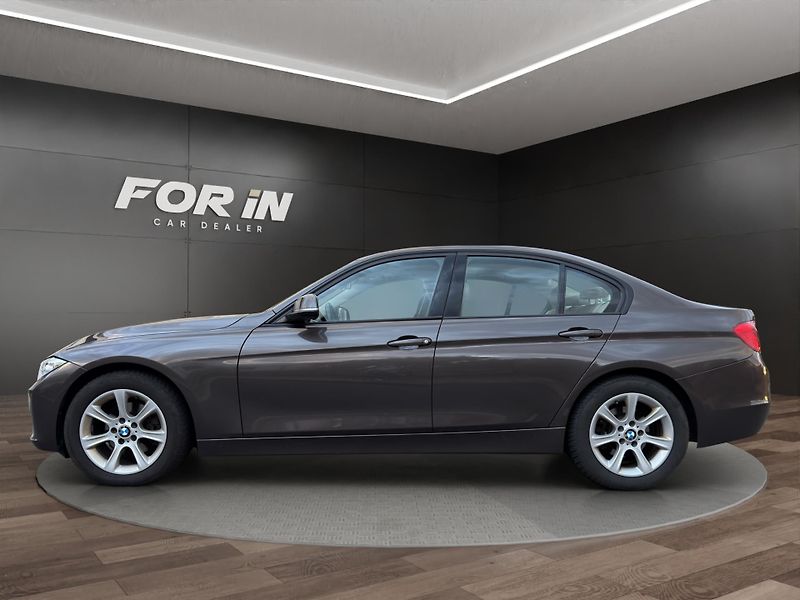BMW Řada 3 (2013) 135KW 320D X-DRIVE - fotka 3 z 27