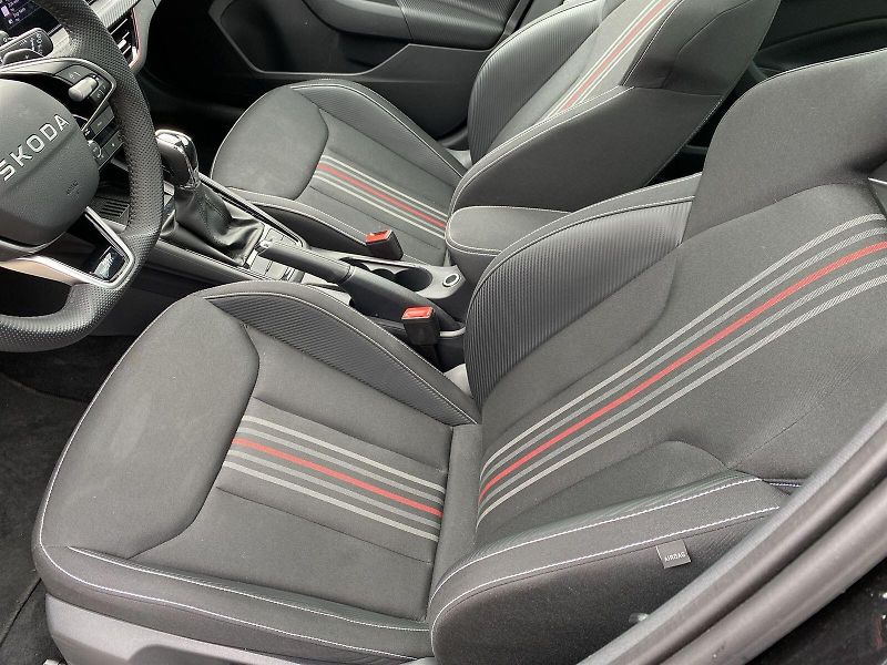 Škoda Kamiq (2025) 1.5 TSI DSG Monte Carlo - fotka 6 z 37