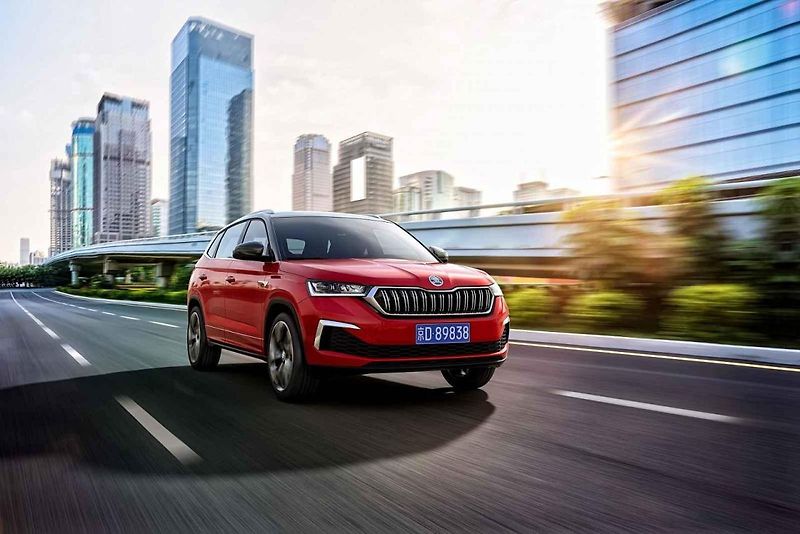 Škoda Kamiq GT je delší a má dynamičtější tvar.