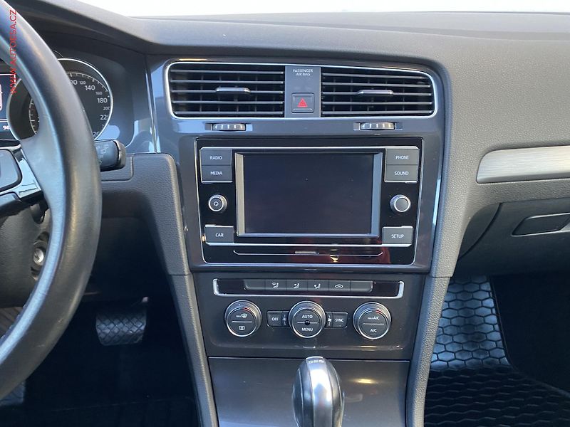 Volkswagen Golf (2018) 1.5TSi, 2.maj,ČR - fotka 12 z 17