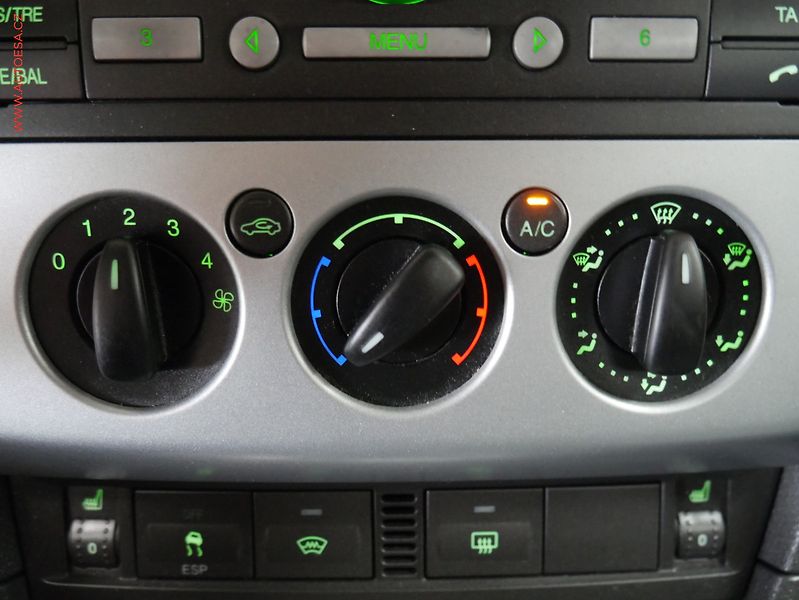Ford Focus (2006) 2.0 TDCi, AC, výhřev sed - fotka 15 z 17