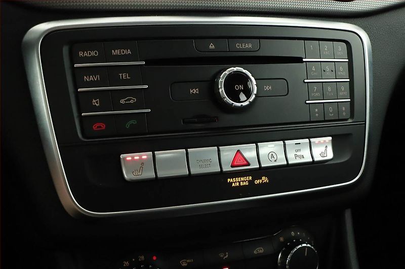 Mercedes-Benz GLA (2017) 180, Automat, Kůže, Navi - fotka 16 z 20