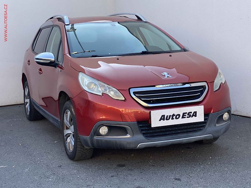 Peugeot 2008 (2015) 1.2PT, Style, navi - fotka 1 z 17