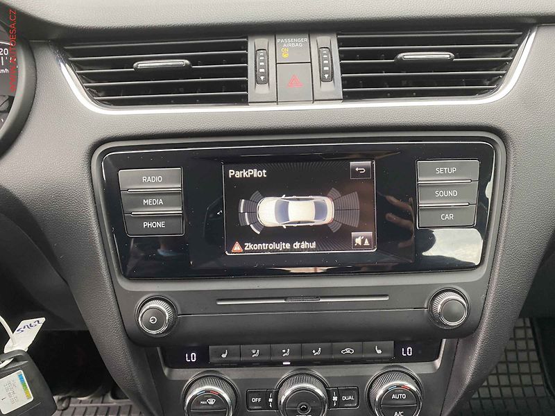Škoda Octavia (2015) 1.6 TDi, ČR, servis.kniha - fotka 16 z 17