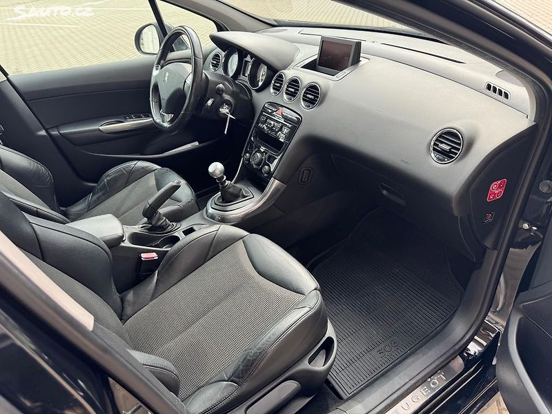 Peugeot 308 (2010) GTi 1.6i 147kw Nová STK - fotka 9 z 20