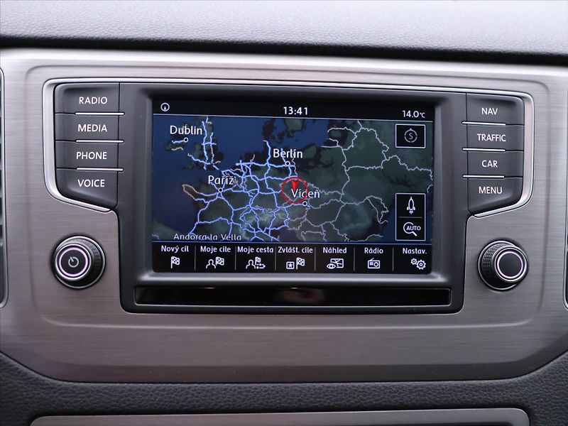 Volkswagen Golf Sportsvan 1,4 TSI DSG Highline Xenon - fotka 25 z 36
