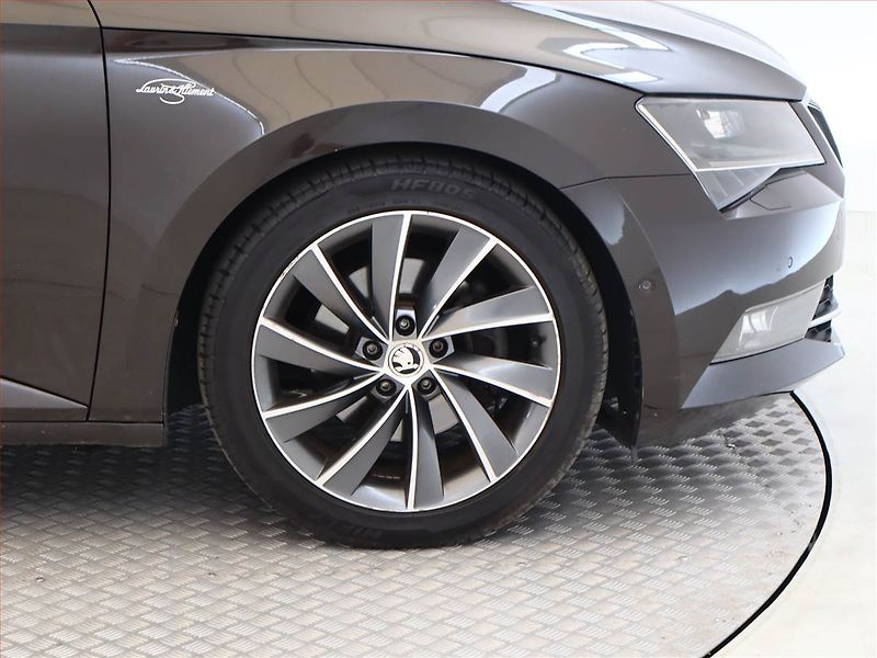 Škoda Superb (2016) Laurin&Klement 2.0 TDI, Kůže - fotka 12 z 21
