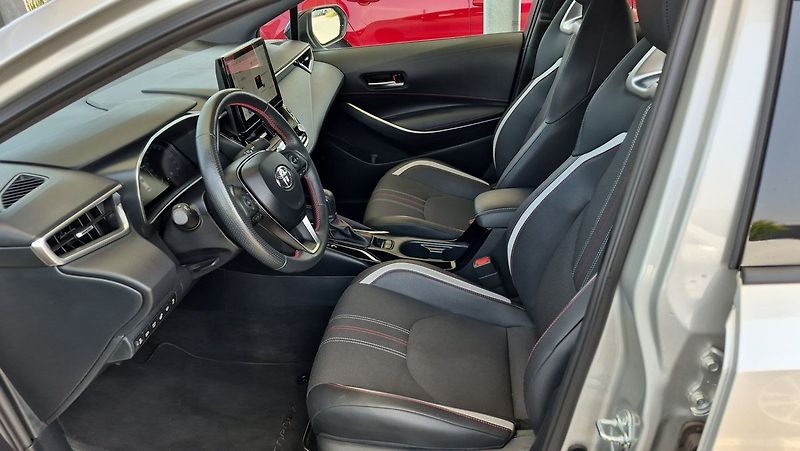 Toyota Corolla SD 1,8 HEV GR Sport - fotka 9 z 25