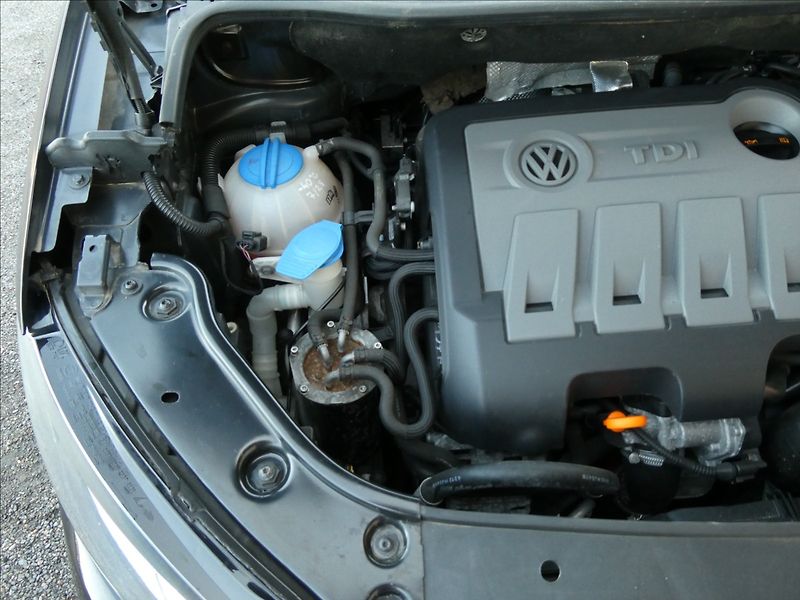 Volkswagen Touran 1,6 TDi 77kW 7.MÍST,navigace - fotka 38 z 43