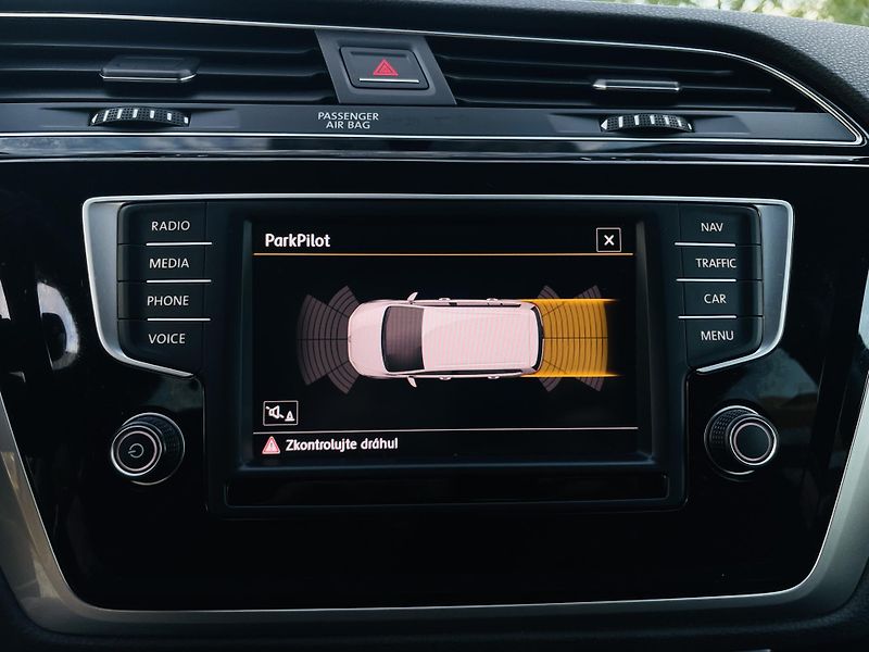 Volkswagen Touran 1.2TSI MANUÁL 7MÍST SERVISKA - fotka 40 z 42