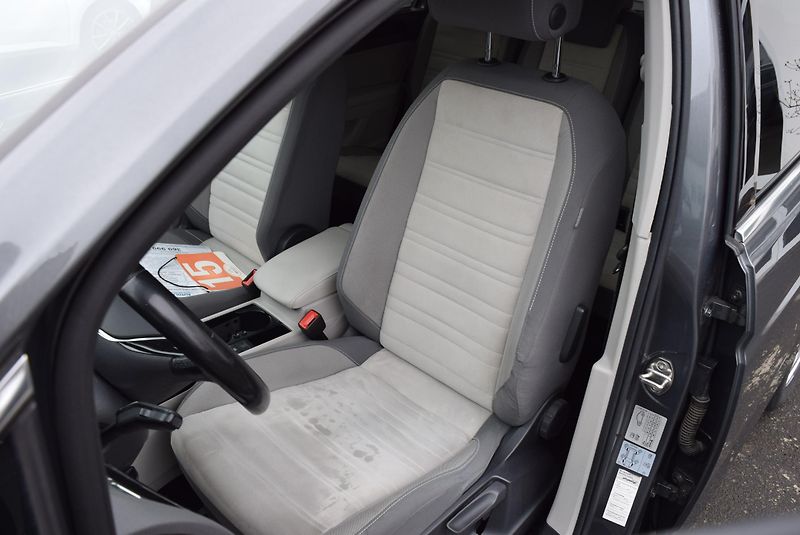 Volkswagen Touran (2017) 1.4TSI 110kw HIGHLINE 7M TAŽNÉ - fotka 26 z 50