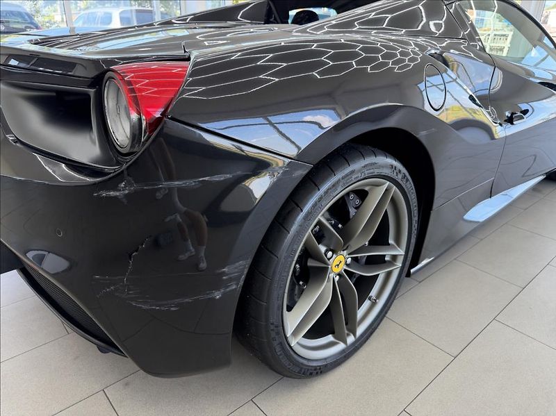 Ferrari 488 3,9 SPIDER - fotka 4 z 15