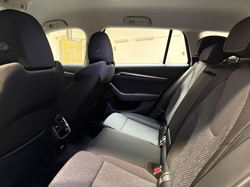 Škoda Octavia 2.0 TDI 85kW DSG Style Combi - fotka 11 z 13