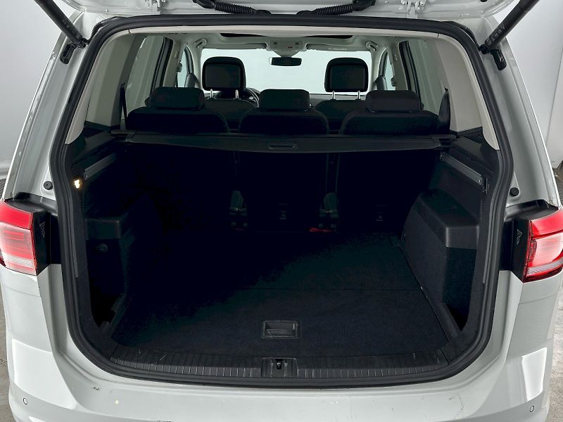 Volkswagen Touran (2022) Comfortline 2.0 TDI 90kW - fotka 30 z 33