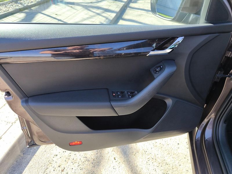 Škoda Octavia (2014) 1,6TDI DSG STYLE*VELKÝ SERVIS* - fotka 13 z 58