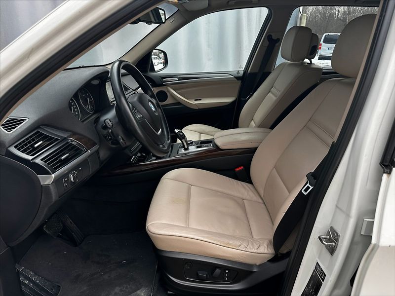 BMW X5 3,0 D 180kW xDrive - fotka 7 z 36