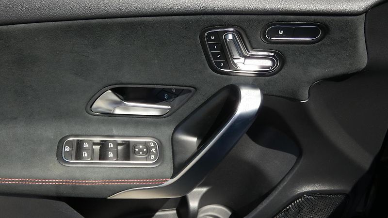 Mercedes-Benz Třídy A 220d DCT - fotka 9 z 22
