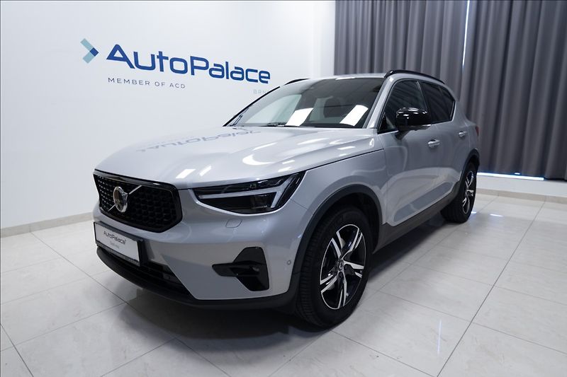 Volvo XC40 2,0 B3 NAVI KAMERA 360° TAŽNÉ - fotografie inzerátu
