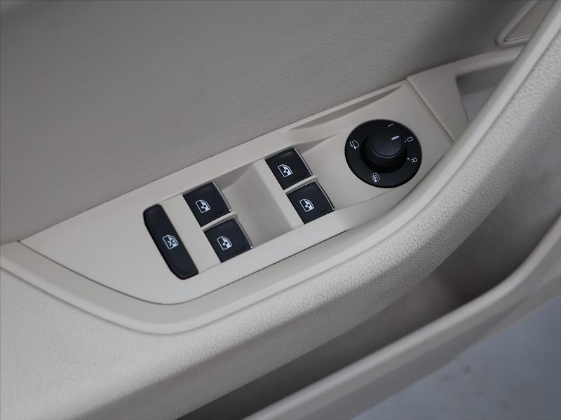 Škoda Superb 2,0 TDI 140kW DSG 4x4 CZ L&K - fotka 16 z 38