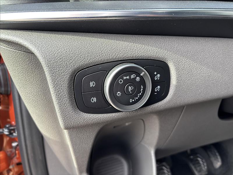 Ford Tourneo Custom 2,0 mHEV 136kW Titanium L2 - fotka 25 z 41