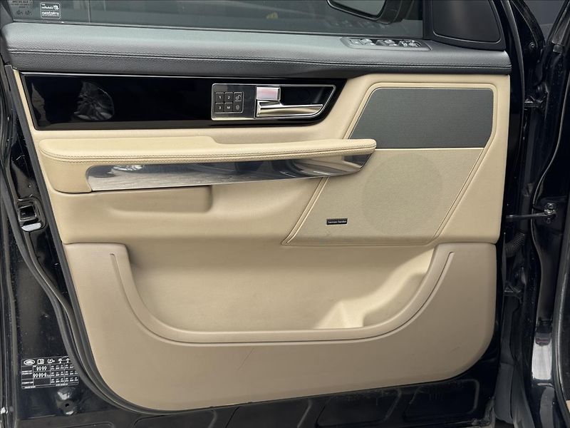 Land Rover Range Rover Sport 3,0 SDV6 HSE 4x4 AT - fotka 24 z 29