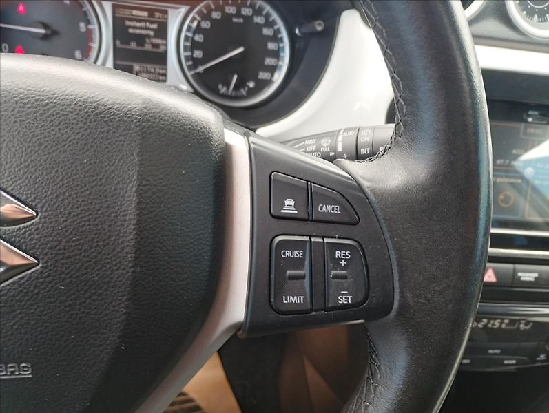 Suzuki Vitara 1,6 DDiS 88KW 4X4, KŮŽE, LED - fotka 12 z 23