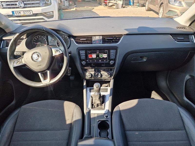 Škoda Octavia 1,6TDI 81KW STYLE PLUS - fotka 10 z 14