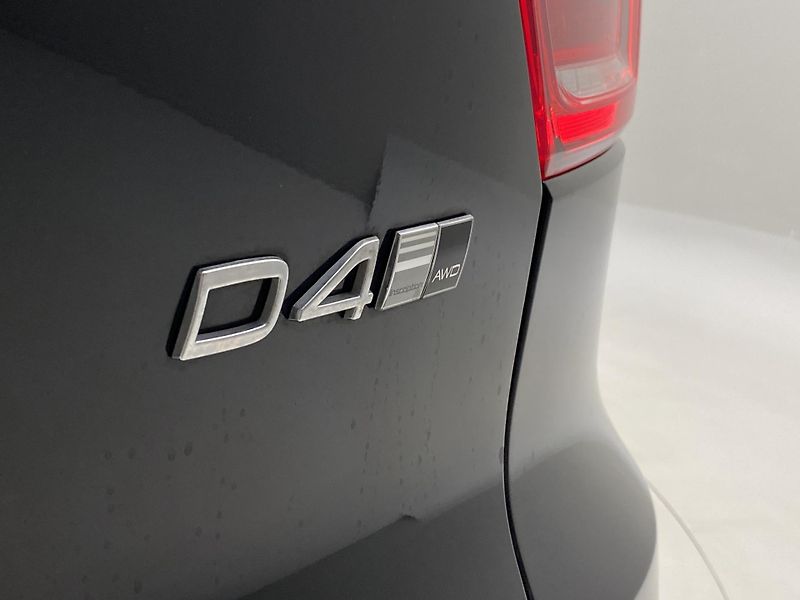 Volvo XC40 D4 AWD INSCRIPTION REZERVACE - fotka 35 z 44