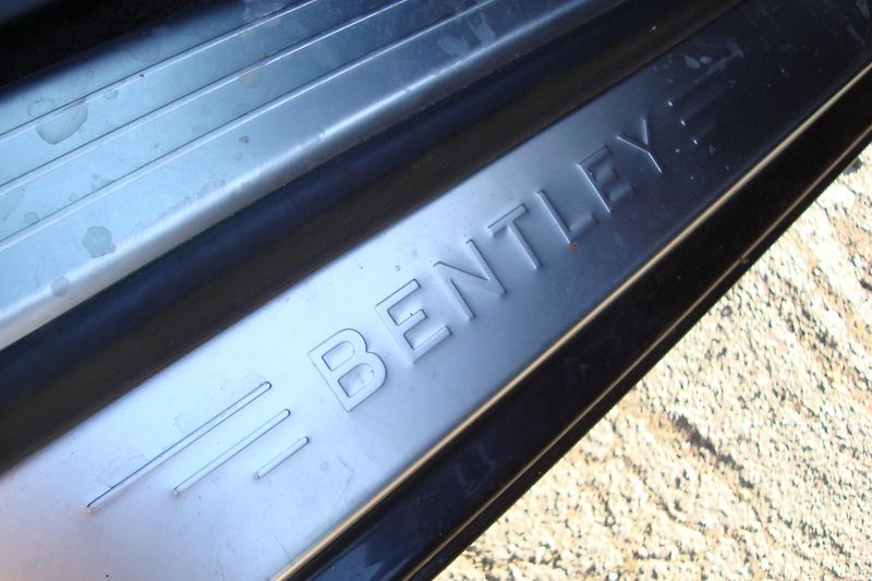 Bentley Continental Flying Spur (2006) 6.0 V12 TwinTurbo - fotka 27 z 54