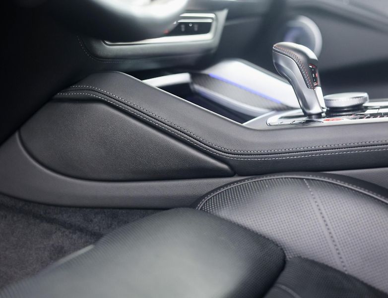BMW XM (2023) 4.4 V8 ehybrid 480 KW - fotka 4 z 57