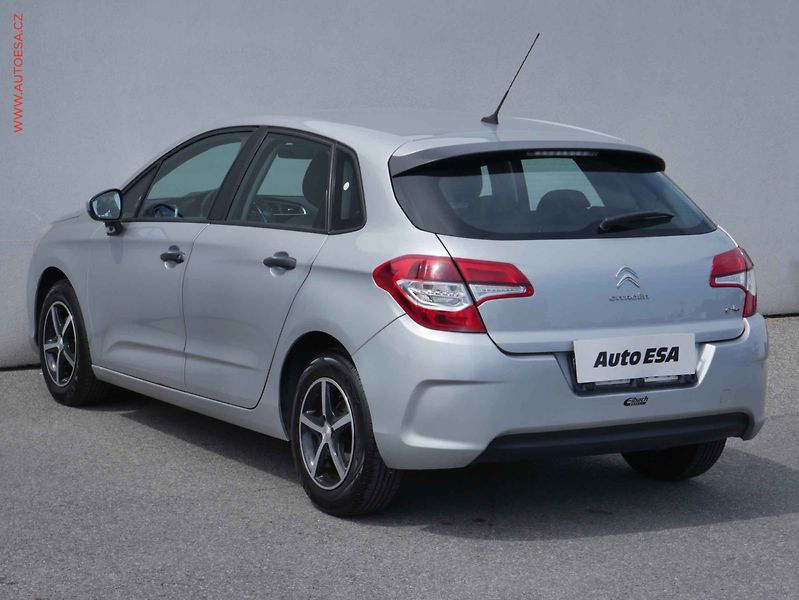 Citroën C4 (2012) 1.4i, 2.maj,ČR, AC - fotka 6 z 18