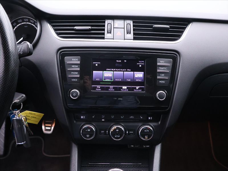 Škoda Octavia RS 2.0 TDI 135kW Navi Xenon - fotka 17 z 28