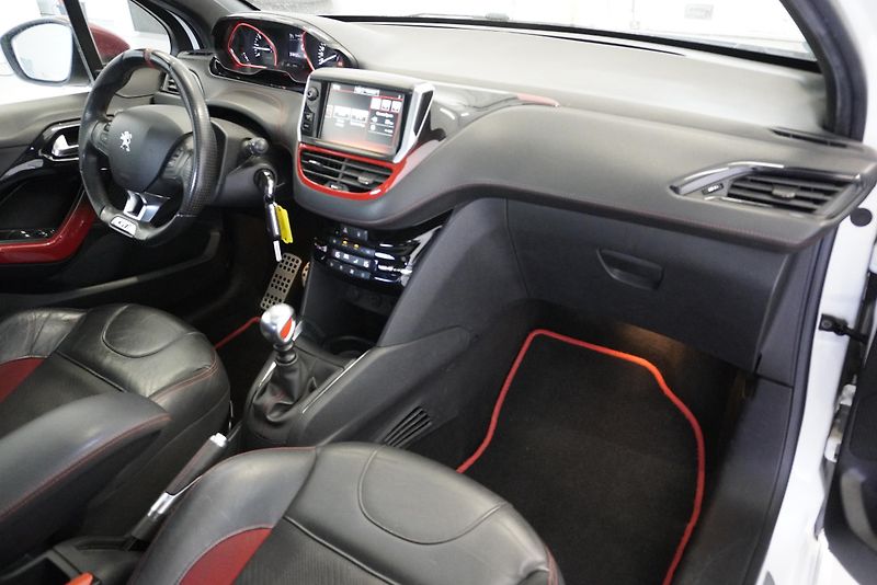 Peugeot 208 1,6 GTI 147kW THP - fotka 24 z 29