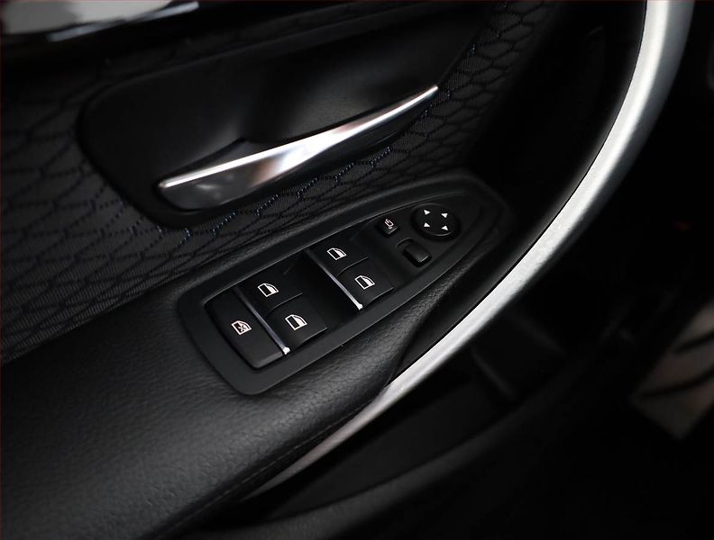 BMW Řada 3 (2015) M Sport 320 d, 4X4, Automat - fotka 16 z 18