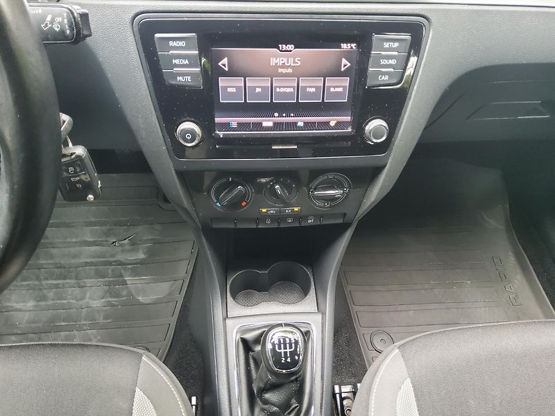 Škoda Rapid (2019) 1.0TSI 70kW 1maj ČR klima - fotka 16 z 21