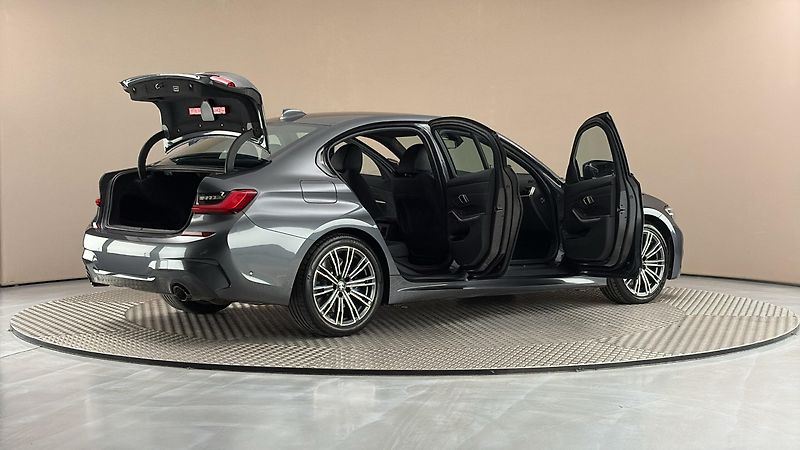 BMW Řada 3 330i AUT xDrive M Sport - fotka 6 z 27