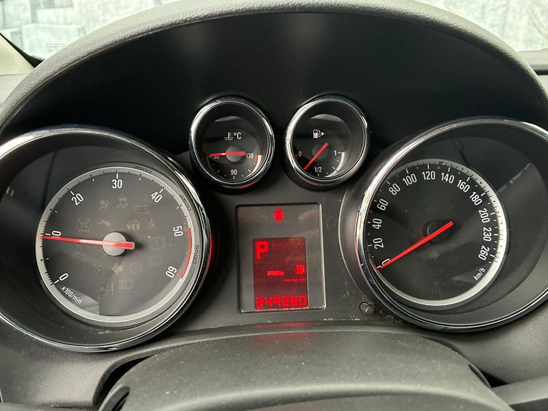 Opel Astra (2013) 2.0DCTi, 121KW, AUTOMAT - fotka 13 z 23