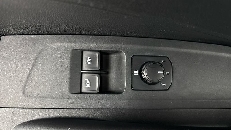 Škoda Fabia 1.0 TSI DSG Ambition - fotka 21 z 23