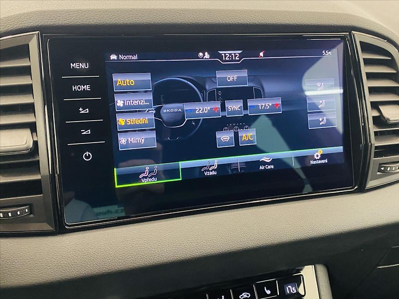Škoda Karoq 2,0 TDI 110kW DSG 4x4 SportLin - fotka 15 z 26
