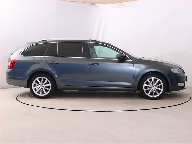 Škoda Octavia (2015) 2.0 TDI, Tempomat - fotka 6 z 18