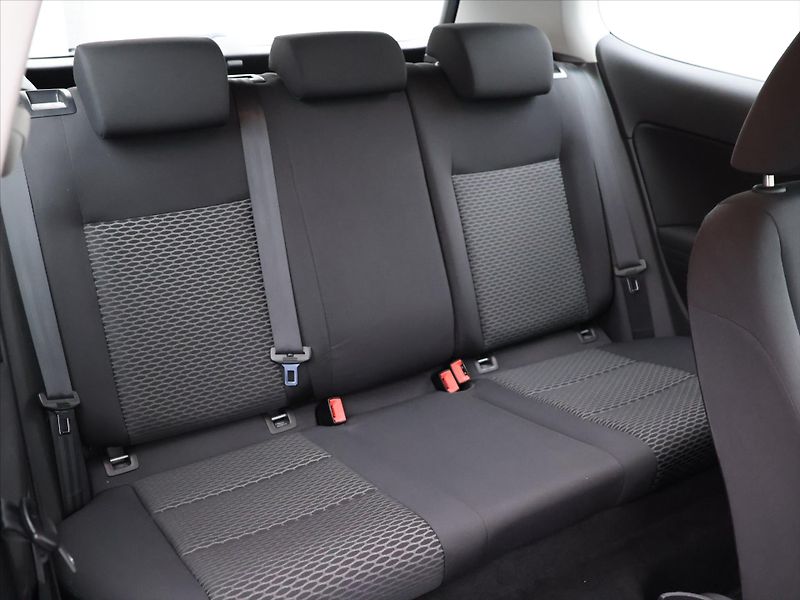 Volkswagen Golf 1,4 16V 59kW Klima Trendline - fotka 13 z 27