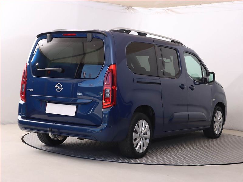 Opel Combo (2021) Maxi Elegance 1.2 Turbo, 5Míst - fotka 5 z 21