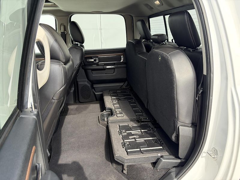 Dodge RAM (2016) 1500 Laramie V8 HEMI - fotka 37 z 40