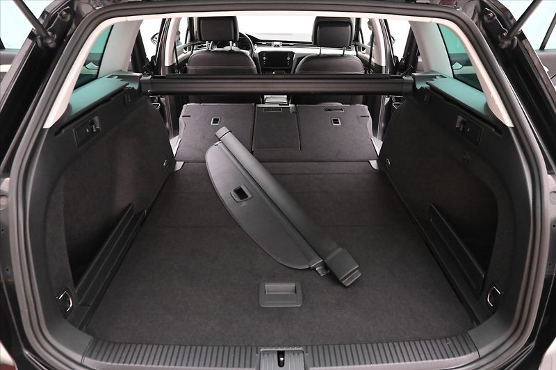 Volkswagen Passat 2,0 TDI 110 kW DSG ELEGANCE Zá - fotka 11 z 32