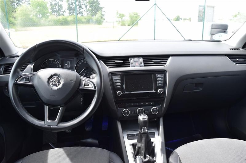 Škoda Octavia 1,4 TSI 110KW NÍZKÉ KM XENONY - fotka 31 z 51